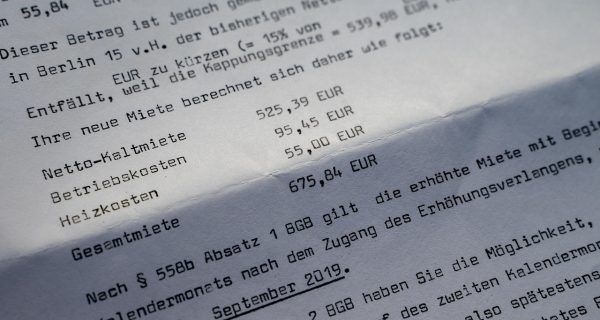 虚贝租号支付押金界面截图，显示押金金额、租用时长选择与支付确认按钮，薰衣草紫色调